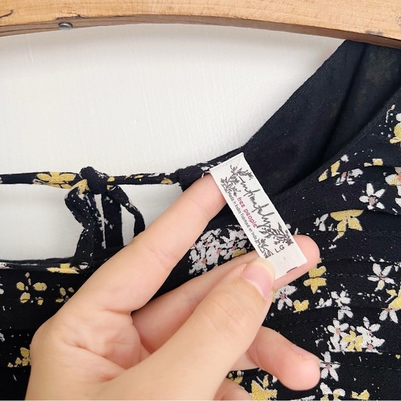 Free People • Dessa Bodysuit blouse black floral pleated yellow white flowers - Picture 6 of 16